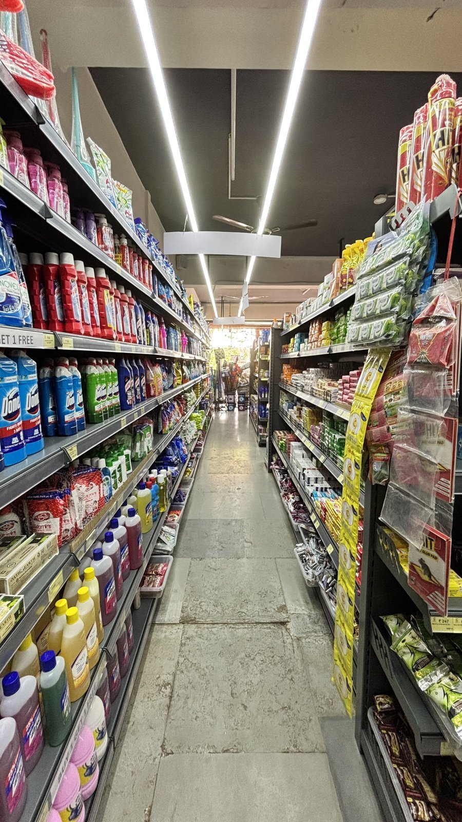 Packed shelves inside an OLTOWNS supermarket